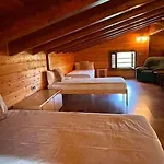 Casa De Madera Con Piscina En Cambrils 度假居 *