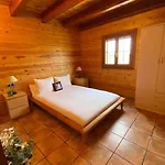Casa De Madera Con Piscina En Cambrils
