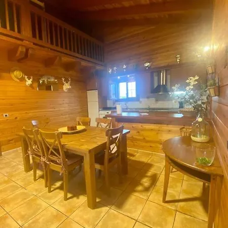 Casa De Madera Con Piscina En Cambrils