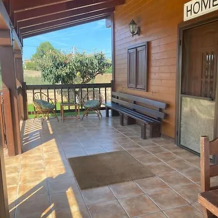 Casa De Madera Con Piscina En Cambrils