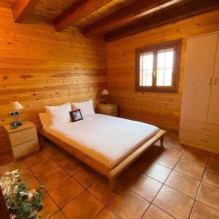 Casa De Madera Con Piscina En Cambrils