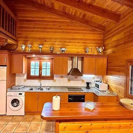 펜션 Casa De Madera Con Piscina En Cambrils